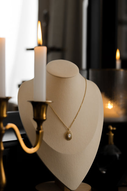 Eternal flower necklace