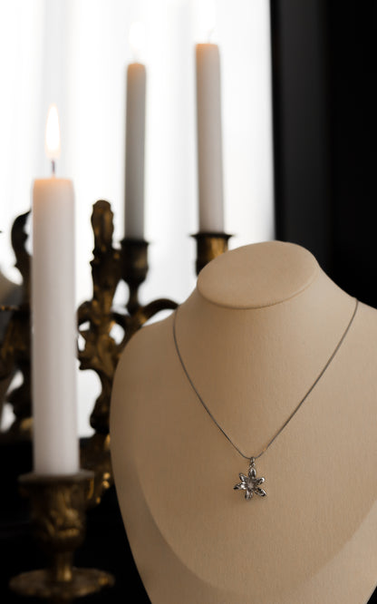 Lily necklace silver