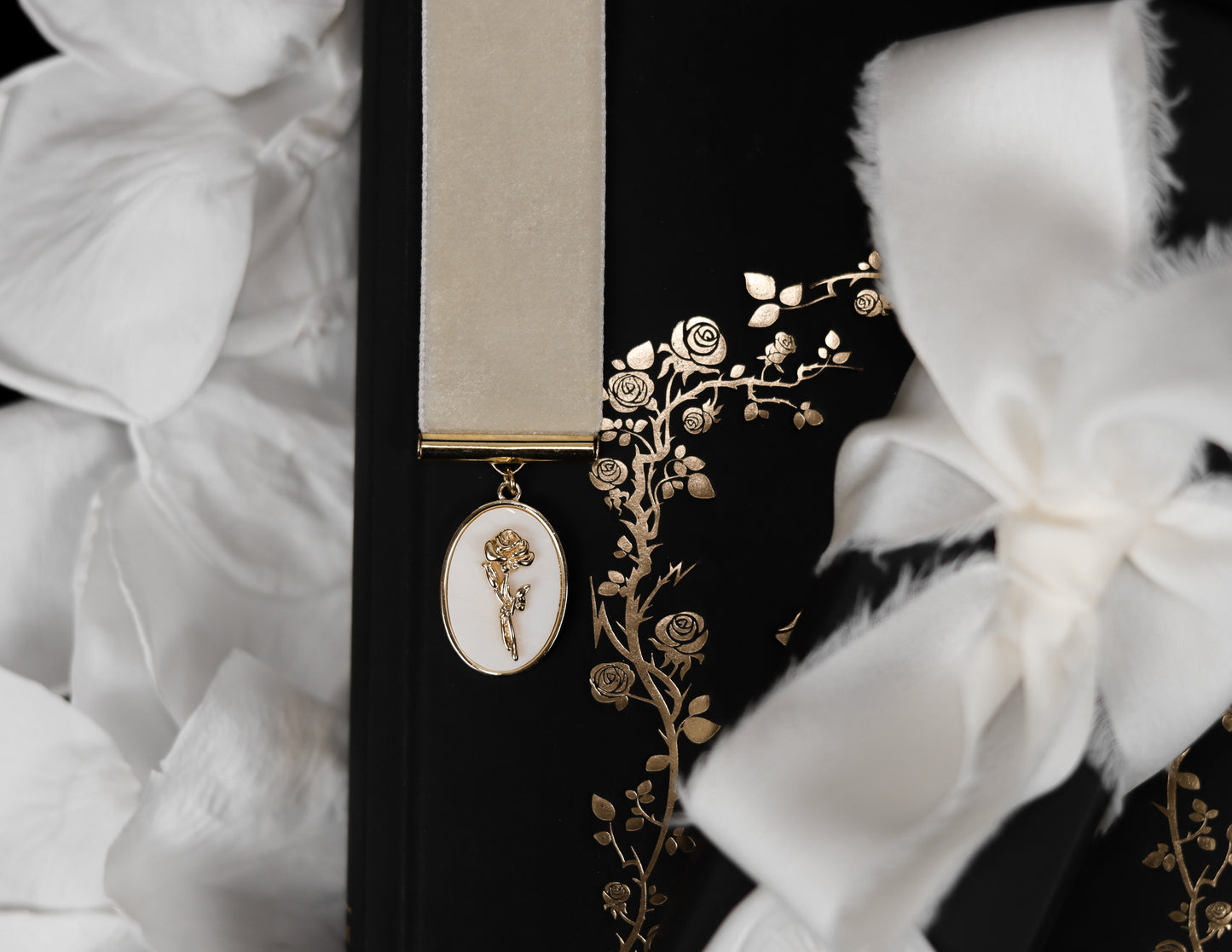 Rose cameo boekenlegger